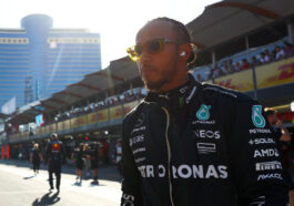 Foto de Lewis Hamilton, piloto da Mercedes, durante prova da F1 no GP do Azerbaijão para ilustrar a opinião do piloto sobre o desempenho da equipe na etapa da competição