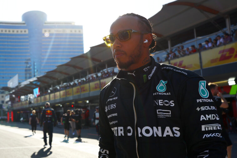 Foto de Lewis Hamilton, piloto da Mercedes, durante prova da F1 no GP do Azerbaijão para ilustrar a opinião do piloto sobre o desempenho da equipe na etapa da competição