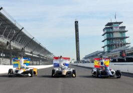As 500 Milhas podem ser consideradas o maior evento esportivo do mundo em concentração de público em um só dia. Na data da corrida, 350 mil pessoas se concentram no autódromo Indianapolis Motor Speedway - para assistir à prova e participar dos festejos. Além de movimentar toda a cidade com eventos paralelos. E a etapa possui a maior premiação do automobilismo ao vencedor. Por conta disso, e da tradição da prova, pilotos e equipem preferem faturar a Indy 500 do que conquistar o próprio campeonato da Fórmula Indy, nascido como uma extensão da corrida. A prova acontece sempre no último domingo do mês de maio e a linha de chegada é formada por tijolos, que eram o pavimento original da pista, antes do asfaltamento. O vencedor não bebe champanhe, e sim leite. Esta é uma tradição iniciada em 1936 e conta com o apoio da associação local de produtores de leite e passa a fazer parte do troféu ao ter seu rosto esculpido na base.