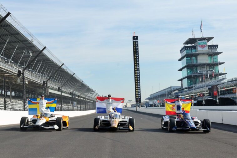 As 500 Milhas podem ser consideradas o maior evento esportivo do mundo em concentração de público em um só dia. Na data da corrida, 350 mil pessoas se concentram no autódromo Indianapolis Motor Speedway - para assistir à prova e participar dos festejos. Além de movimentar toda a cidade com eventos paralelos. E a etapa possui a maior premiação do automobilismo ao vencedor. Por conta disso, e da tradição da prova, pilotos e equipem preferem faturar a Indy 500 do que conquistar o próprio campeonato da Fórmula Indy, nascido como uma extensão da corrida. A prova acontece sempre no último domingo do mês de maio e a linha de chegada é formada por tijolos, que eram o pavimento original da pista, antes do asfaltamento. O vencedor não bebe champanhe, e sim leite. Esta é uma tradição iniciada em 1936 e conta com o apoio da associação local de produtores de leite e passa a fazer parte do troféu ao ter seu rosto esculpido na base.