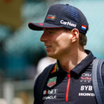 O atual bicampeão da Fórmula 1 (F1), Max Verstappen, dominou o dia inicial do GP de Miami