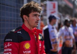 Foto de Charles Leclerc para ilustrar a fala de Toto Wolff sobre o piloto da Ferrari