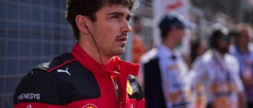 Foto de Charles Leclerc para ilustrar a fala de Toto Wolff sobre o piloto da Ferrari