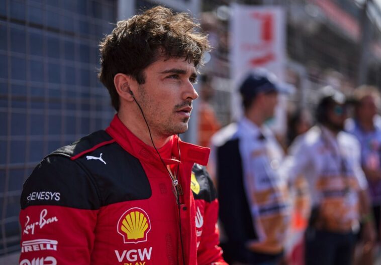 Foto de Charles Leclerc para ilustrar a fala de Toto Wolff sobre o piloto da Ferrari