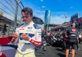 Foto de De Vries para ilustrar o piloto que corre risco de ser demitido pela AlphaTauri após quatro corridas