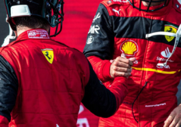 Foto de membros da Ferrari para ilustrar a equipe que anunciou um novo patrocinador