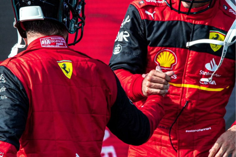 Foto de membros da Ferrari para ilustrar a equipe que anunciou um novo patrocinador