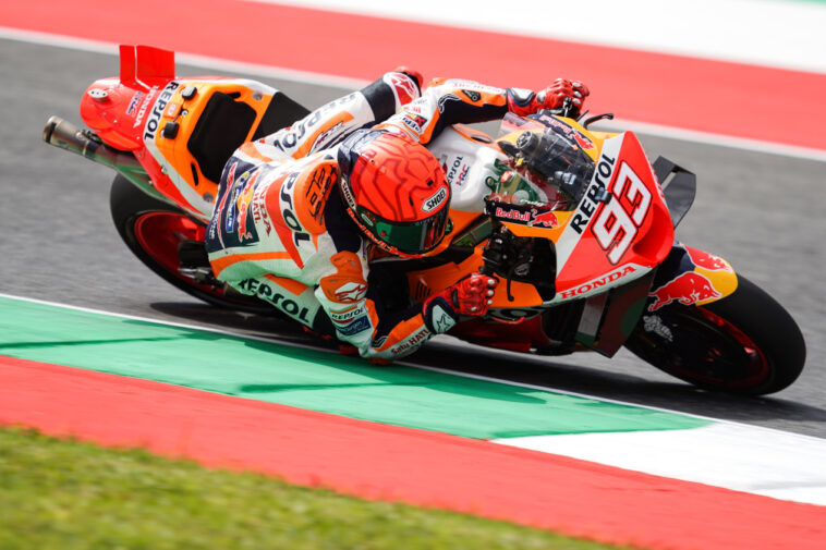 Foto de Marc Marquez correndo com moto da Honda MotoGP