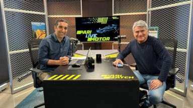 Cleber Machado ficou na Globo, até 2023, quando foi dispensado pela emissora carioca. Ele é a voz do icônico GP da Áustria de 2002.