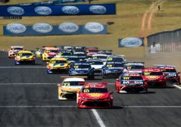 Stock Car Pro Series, etapa 6, Velocitta, Corrida 1, final: 1º - Ricardo Zonta (RCM Motorsport/Toyota Corolla), 21 voltas em 32min51s653 2º - Gianluca Petecof (Full Time Sports/Toyota Corolla), a 2s064 3º - Sergio Jimenez (Scuderia Chiarelli/Toyota Corolla), a 5s789 4º - Allam Khodair (Blau Motorsport/Chevrolet Cruze), a 8s182 5º - Rubens Barrichello (Mobil Ale/Toyota Corolla), a 18s423 6º - Rafael Suzuki (Pole Motorsport/Chevrolet Cruze), a 20s451 7º - Daniel Serra (Eurofarma RC/Chevrolet Cruze), a 21s438 8º - Guilherme Salas (KTF Racing/Chevrolet Cruze), a 22s211 9º - Nelson Piquet Jr. (Crown Racing/Toyota Corolla), a 22s464 10º - Matías Rossi (Full Time Sports/Toyota Corolla), a 23s110 11º - Felipe Fraga (Blau Motorsport/Chevrolet Cruze), a 23s468 12º - Felipe Massa (Lubrax Podium/Chevrolet Cruze), a 38s446 13º - Cacá Bueno (KTF Sports/Chevrolet Cruze), a 47s884 14º - Julio Campos (Lubrax Podium/Chevrolet Cruze), a 1min19s247 15º - Bruno Baptista (RCM Motorsport/Toyota Corolla), a 1min22s613 16º - Marcos Gomes (Cavaleiro Sports/Chevrolet Cruze), a 1min25s109 17º - Enzo Elias (Crown Racing/Toyota Corolla), a 1min29s334 18º - Gabriel Casagrande (A.Mattheis-Vogel/Chevrolet Cruze), a 1min33s827 19º - Cesar Ramos (Ipiranga Racing/Toyota Corolla), a 1 volta 20º - Denis Navarro (Cavaleiro Sports/Chevrolet Cruze), a 1 volta 21º - Tony Kanaan (Texaco Racing/Toyota Corolla), a 1 volta 22º - Gaetano Di Mauro (Hot Car Competições/Chevrolet Cruze), a 1 volta 23º - Thiago Camilo (Ipiranga Racing/Toyota Corolla), a 1 volta 24º - Ricardo Maurício (Eurofarma RC/Chevrolet Cruze), a 3 voltas 25º - Lucas Kohl (Hot Car Competições/Chevrolet Cruze), a 4 voltas 26º - Felipe Baptista (KTF Racing/Chevrolet Cruze), a 5 voltas Não completaram Antônio Junqueira (Scuderia Chiarelli/Toyota Corolla), a 8 voltas Dudu Barrichello (Mobil Ale /Toyota Corolla), a 14 voltas Átila Abreu (Pole Motorsport/Chevrolet Cruze), a 14 voltas Rodrigo Baptista (KTF Sports/Chevrolet Cruze), a 19 voltas Desclassificado Lucas Foresti (A.Mattheis-Vogel/Chevrolet Cruze) Corrida 2: 1º - Matías Rossi (Full Time Sports/Toyota Corolla), 16 voltas em 32min28s90s 2º - Gabriel Casagrande (A.Mattheis-Vogel/Chevrolet Cruze), a 1s600 3º - Daniel Serra (Eurofarma RC/Chevrolet Cruze), a 2s637 4º - Gianluca Petecof (Full Time Sports/Toyota Corolla), a 5s442 5º - Rubens Barrichello (Mobil Ale/Toyota Corolla), a 5s990 6º - Felipe Baptista (KTF Racing/Chevrolet Cruze), a 7s149 7º - Rafael Suzuki (Pole Motorsport/Chevrolet Cruze), a 8s254 8º - Thiago Camilo (Ipiranga Racing/Toyota Corolla), a 8s483 9º - Felipe Fraga (Blau Motorsport/Chevrolet Cruze), a 11s351 10º - Guilherme Salas (KTF Racing/Chevrolet Cruze), a 11s673 11º - Felipe Massa (Lubrax Podium/Chevrolet Cruze), a 12s592 12º - Lucas Foresti (A.Mattheis Vogel/Chevrolet Cruze), a 13s520 13º - Allam Khodair (Blau Motorsport/Chevrolet Cruze), a 19s094 14º - Tony Kanaan (Texaco Racing/Toyota Corolla), a 20s586 15º - Sergio Jimenez (Scuderia Chiarelli/Toyota Corolla), a 26s557 16º - Nelson Piquet Jr. (Crown Racing/Toyota Corolla), a 30s143 17º - Antônio Junqueira (Scuderia Chiarelli/Toyota Corolla), a 42s638 Não completaram Cacá Bueno (KTF Sports/Chevrolet Cruze), a 11 voltas Julio Campos (Lubrax Podium/Chevrolet Cruze), a 15 voltas Cesar Ramos (Ipiranga Racing/Toyota Corolla), a 15 voltas Ricardo Zonta (RCM Motorsport/Toyota Corolla), a 16 voltas Bruno Baptista (RCM Motorsport/Toyota Corolla), a 16 voltas Rodrigo Baptista (KTF Sports/Chevrolet Cruze), a 16 voltas Enzo Elias (Crown Racing/Toyota Corolla), a 16 voltas Marcos Gomes (Cavaleiro Sports/Chevrolet Cruze), a 16 voltas Ricardo Maurício (Eurofarma RC/Chevrolet Cruze), a 16 voltas Lucas Kohl (Hot Car Competições/Chevrolet Cruze), a 16 voltas Dudu Barrichello (Mobil Ale/Toyota Corolla), não largou Átila Abreu (Pole Motorsport/Chevrolet Cruze), não largou Desclassificados Gaetano Di Mauro (Hot Car Competições/Chevrolet Cruze) Denis Navarro (Cavaleiro Sports/Chevrolet Cruze)