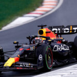 Max Verstappen pilotando o carro da RBR