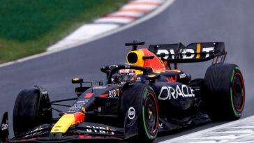 Max Verstappen pilotando o carro da RBR