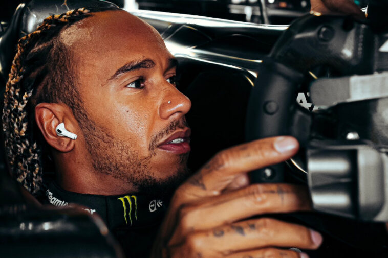 Foto de Lewis Hamilton, da Mercedes, no GP do Japão, para ilustrar o piloto que questionou o pedido da equipe durante a corrida em solo japonês