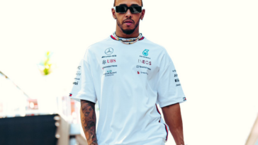 Foto de Lewis Hamilton para ilustrar o piloto heptacampeão da Fórmula 1 que lançou tequila sem álcool em aposta no roma comercial