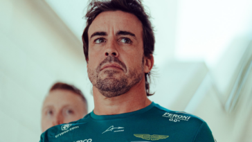 Foto de Fernando Alonso para ilustrar o piloto espanhol que teria tido oferta de subsituir o mexicano Sergio Pérez recusada pela equipe Red Bull Racing