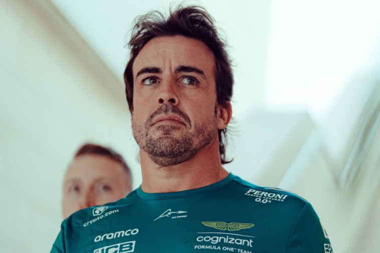 Foto de Fernando Alonso para ilustrar o piloto espanhol que teria tido oferta de subsituir o mexicano Sergio Pérez recusada pela equipe Red Bull Racing