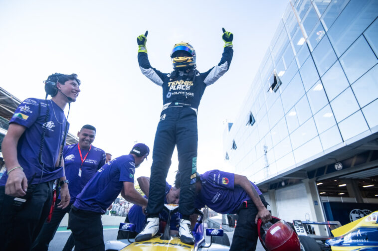 Formula Vee Brazil - Neto de José Carlos Pace vai a GP e vê