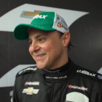 Imagem de vídeo de entrevista com Felipe Massa na Stock Car para ilustrar o piloto ex-Fórmula 1 que conseguiu sua primeira vitória na categoria e projetou o futuro