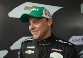 Imagem de vídeo de entrevista com Felipe Massa na Stock Car para ilustrar o piloto ex-Fórmula 1 que conseguiu sua primeira vitória na categoria e projetou o futuro