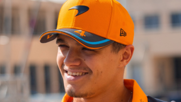 Foto de Lando Norris no GP de Abu Shabi da F1 para representar o piloto da McLaren que condenou decisão da Fórmula sobre nova regra de ultrapassagem