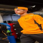 Lando Norris caminha antes de disputar prova da F1