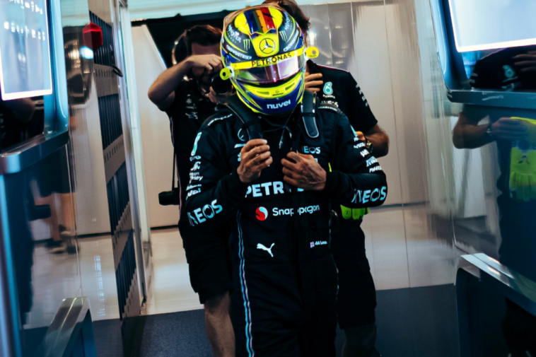 Foto de Lewis Hamilton após qualificatória do GP de Abu Dhabi com o Mercedes W14 para ilustrar o piloto que voltou a criticar o carro da equipe na temporada da F1