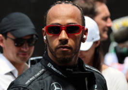 Foto de Lewis Hamilton antes do GP de Las Vegas na Fórmula para ilustrar o piloto heptacampeão mundial que projetou a etapa da cidade estadunidense