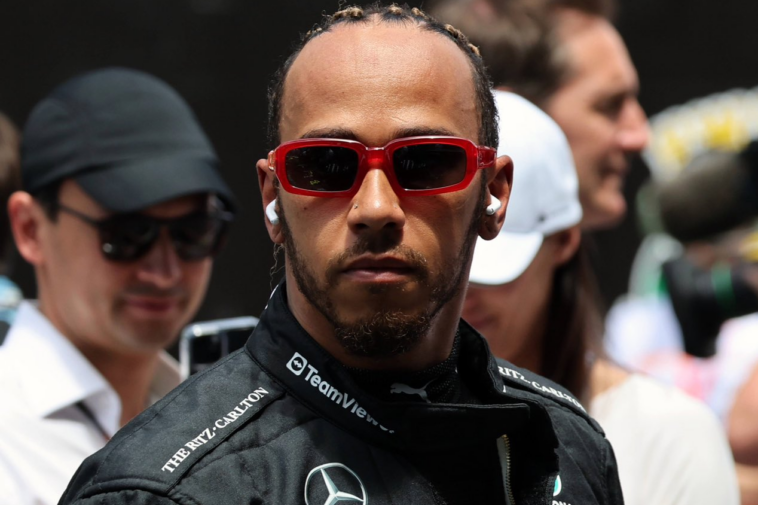 Foto de Lewis Hamilton antes do GP de Las Vegas na Fórmula para ilustrar o piloto heptacampeão mundial que projetou a etapa da cidade estadunidense