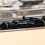 Foto do carro de George Russell da Mercedes no GP de Abu Dhabi para representar a equipe que vai abrir investigação para apurar causa do acidente com veículo do piloto britânico na etapa de Fórmula 1