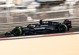 Foto do carro de George Russell da Mercedes no GP de Abu Dhabi para representar a equipe que vai abrir investigação para apurar causa do acidente com veículo do piloto britânico na etapa de Fórmula 1