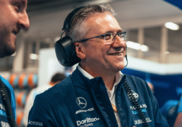 Foto de Pat Fry em apresentação na Williams para representar o novo diretor da equipe na Fórmula 1 que abriu o jogo sobre deixar a Alpine na F1