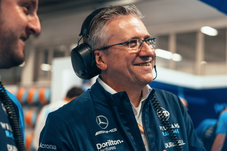 Foto de Pat Fry em apresentação na Williams para representar o novo diretor da equipe na Fórmula 1 que abriu o jogo sobre deixar a Alpine na F1