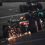 Foto de carro da Red Bull Racing em GP de Las Vegas para ilustrar a equipe que estaria mais pressionada pelas concorrentes segundo o ex-piloto Ralf Schumacher, o que deve aumentar emoção do Grande Prêmio de Abu Dhabi