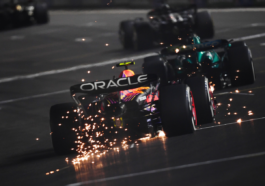 Foto de carro da Red Bull Racing em GP de Las Vegas para ilustrar a equipe que estaria mais pressionada pelas concorrentes segundo o ex-piloto Ralf Schumacher, o que deve aumentar emoção do Grande Prêmio de Abu Dhabi