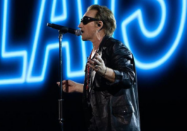 Bono apresenta o GP de Las Vegas de Fórmula 1 ao seu público.