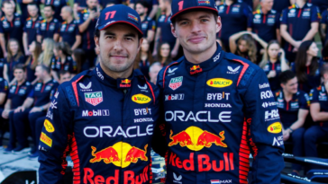 Foto de Sergio Pérez e Max Verstappen na RBR para representar o piloto mexicano que faz parceria com o holandês e tem futuro em aberto na equipe, segundo o chefe da Red Bull Racing, Christian Horner