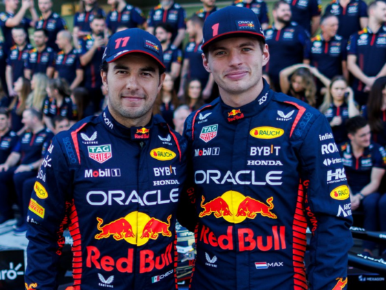 Foto de Sergio Pérez e Max Verstappen na RBR para representar o piloto mexicano que faz parceria com o holandês e tem futuro em aberto na equipe, segundo o chefe da Red Bull Racing, Christian Horner
