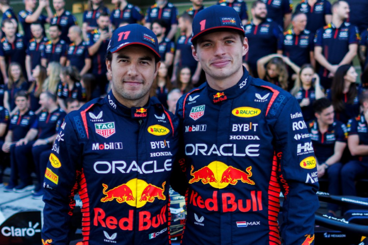 Foto de Sergio Pérez e Max Verstappen na RBR para representar o piloto mexicano que faz parceria com o holandês e tem futuro em aberto na equipe, segundo o chefe da Red Bull Racing, Christian Horner