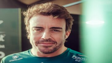 Fernando Alonso utilizou as redes sociais para homenagear Gil de Ferran