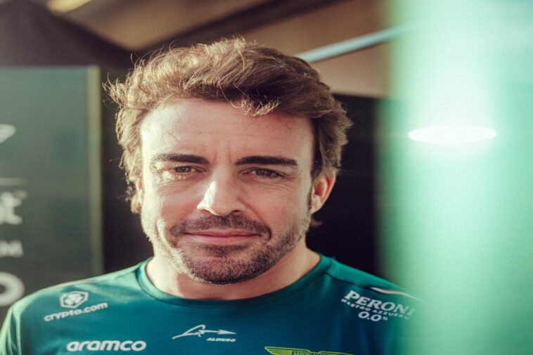 Fernando Alonso utilizou as redes sociais para homenagear Gil de Ferran