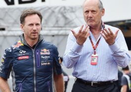 Ron Dennis e Christian Horner são condecorados pelo Rei Charles