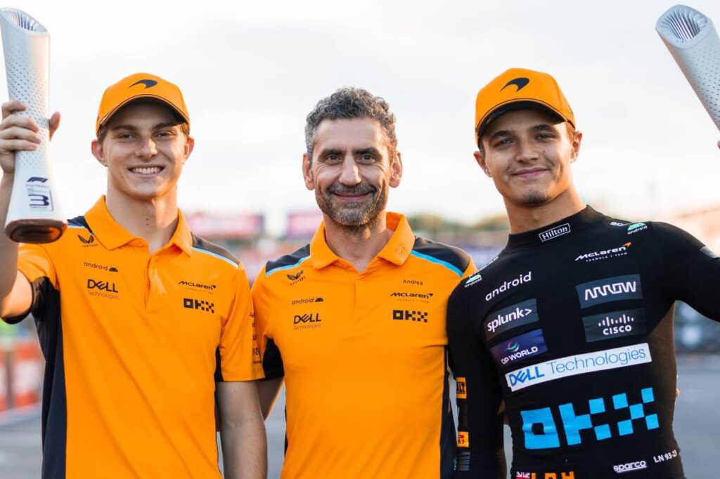 Oscar Piastri, Andrea Stella e Lando Norris da McLaren