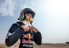 Os brasileiros estrearam no Dakar em 1988, quando Klever Kolberg e André Azevedo resolveram disputar a corrida, mesmo sem recursos, como pneus reservas para suas motos Yamaha. O Brasil já conquistou títulos em categorias intermediárias da prova, o que não é pouco, mas nunca venceu na classificação geral na categoria principal, dos carros. O primeiro título veio com Kolberg, campeão da categoria Motos Maratona em 1993. O país chegou perto do título geral pela primeira vez em 2023, com Lucas Moraes, que surpreendeu o mundo do off-road ao chegar ao pódio já em sua estreia. Em 2024, no entanto, o time brasileiro chega com a melhor perspectiva da história de sua participação no Dakar – em uma edição que reunirá quase 800 competidores de 72 nacionalidades.