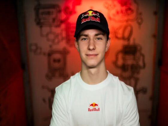 Kacper Sztuka vai disputar a Fórmula 3 em 2024