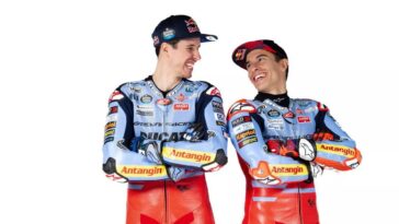 Álex e Marc Márquez na apresentação pela Gresini Ducati