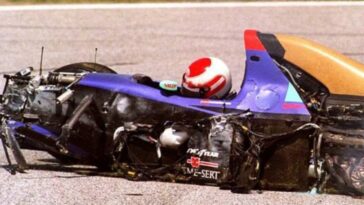 Acidente de Roland Ratzenberger, um dia antes de Ayrton Senna