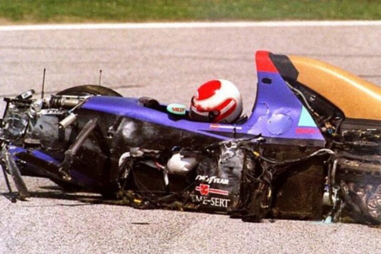 Acidente de Roland Ratzenberger, um dia antes de Ayrton Senna