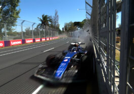 Alexander Albon da Williams bate no muro