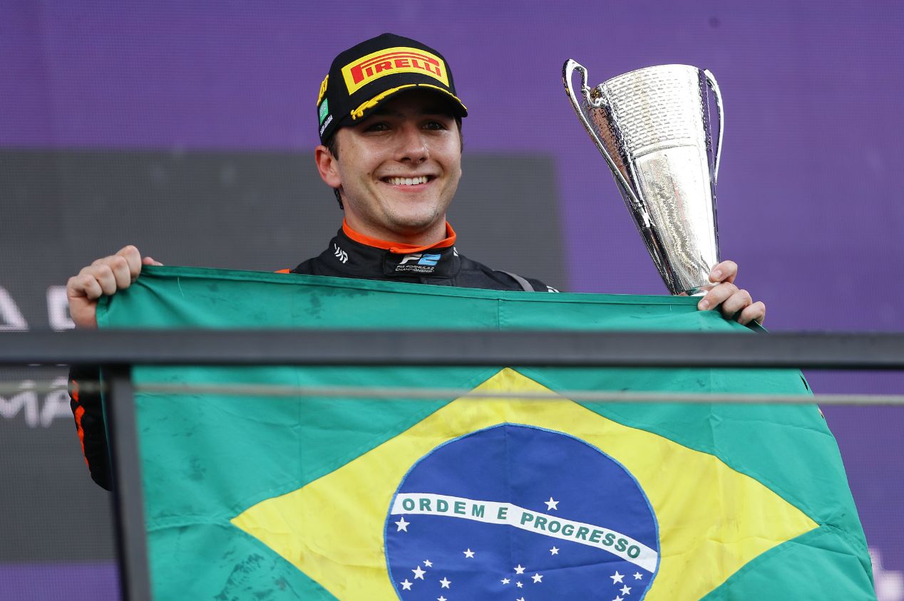 Enzo Fittipaldi se destaca com ultrapassagem dupla e vitória na Fórmula 2