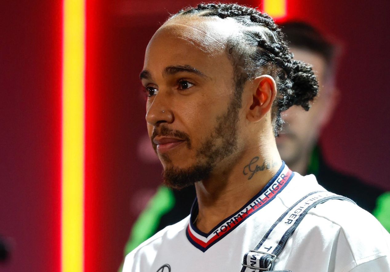 Hamilton fala em decepção da equipe após sétimo lugar no Bahrein: “Estava dando tudo de mim” 